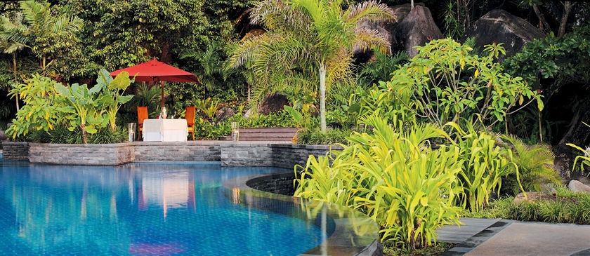 Imagen de la piscina del Hotel Anantara Maia Seychelles Villas. Foto 16