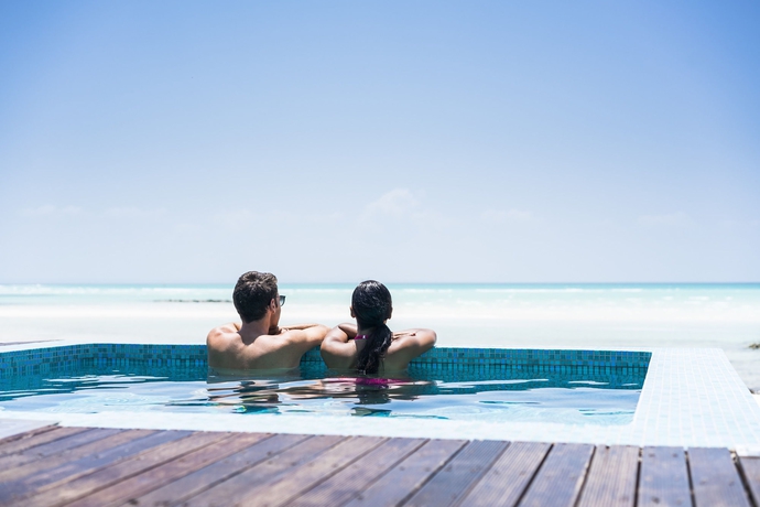 Imagen de la piscina del Hotel Anantara Medjumbe Island Resort. Foto 16
