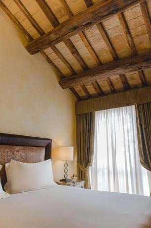 Imagen de la habitación del Hotel Anantara Palazzo Naiadi. Foto 12