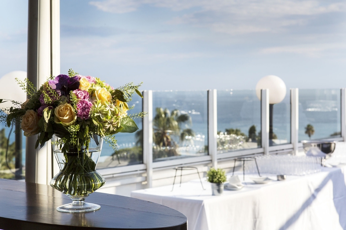 Imagen del bar/restaurante del Hotel Anantara Plaza Nice. Foto 2