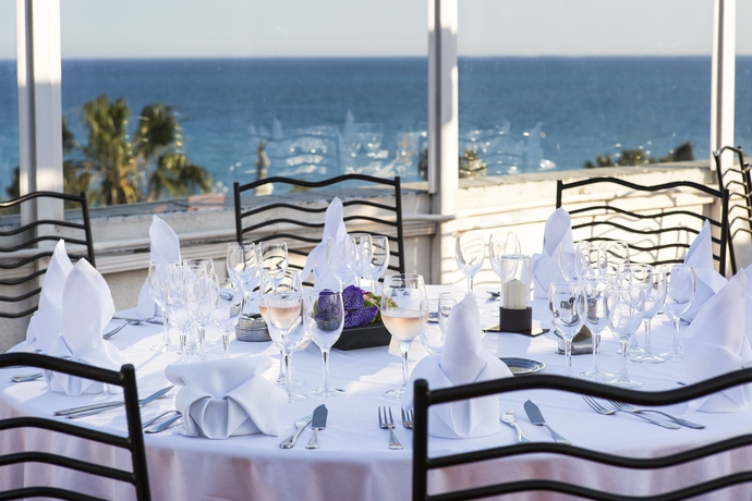 Imagen del bar/restaurante del Hotel Anantara Plaza Nice. Foto 3