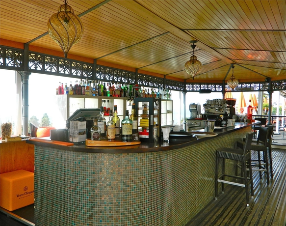 Imagen del bar/restaurante del Hotel Anantara Plaza Nice. Foto 4