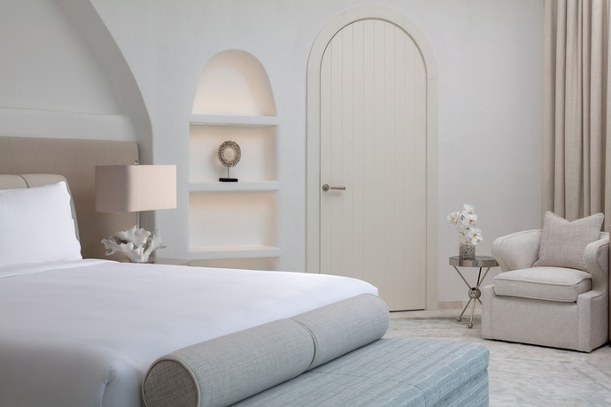 Imagen de la habitación del Hotel Anantara Santorini Abu Dhabi Retreat. Foto 2