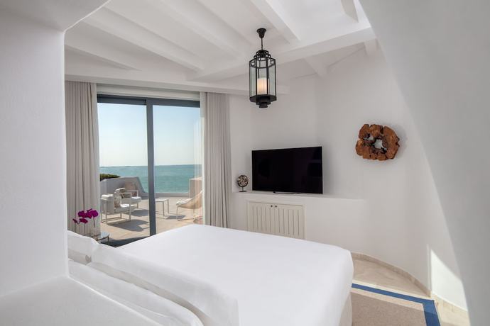 Imagen de la habitación del Hotel Anantara Santorini Abu Dhabi Retreat. Foto 5
