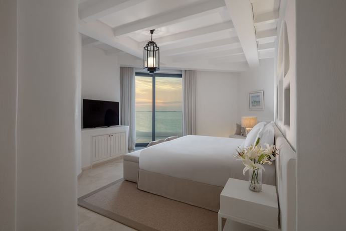 Imagen de la habitación del Hotel Anantara Santorini Abu Dhabi Retreat. Foto 7