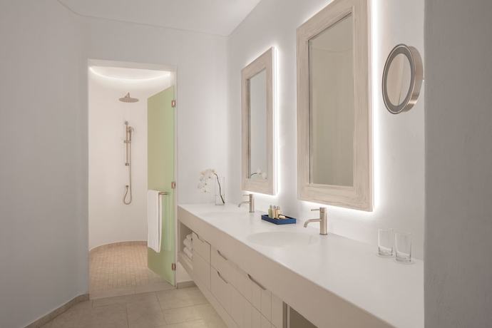 Imagen de la habitación del Hotel Anantara Santorini Abu Dhabi Retreat. Foto 9