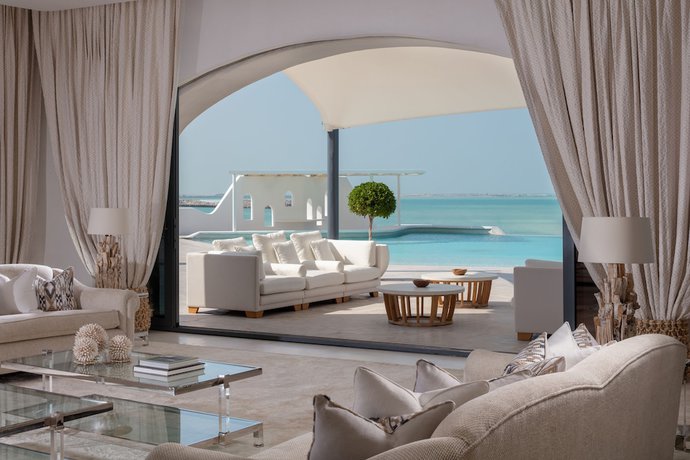 Imagen de los interiores del Hotel Anantara Santorini Abu Dhabi Retreat. Foto 20