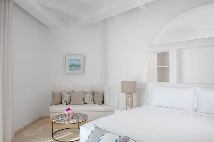 Imagen de la habitación del Hotel Anantara Santorini Abu Dhabi Retreat. Foto 16