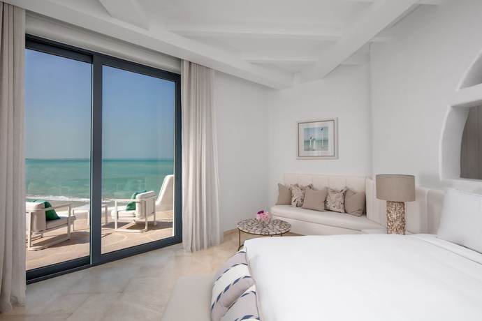 Imagen de la habitación del Hotel Anantara Santorini Abu Dhabi Retreat. Foto 17