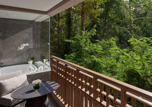 Imagen de la habitación del Hotel Anantara Ubud Bali Resort. Foto 13