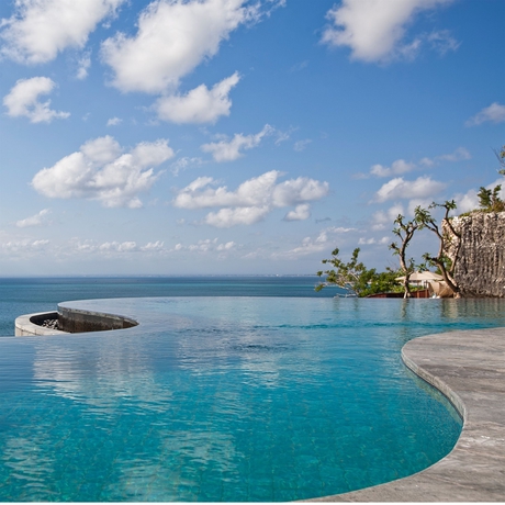 Imagen de la piscina del Hotel Anantara Uluwatu Bali Resort. Foto 13