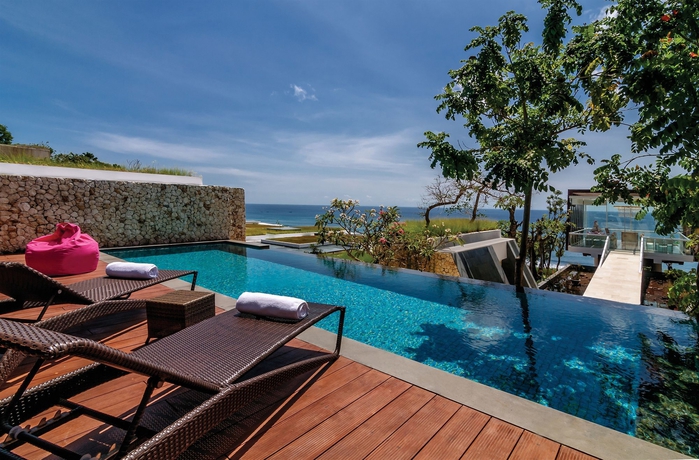 Imagen de la piscina del Hotel Anantara Uluwatu Bali Resort. Foto 15