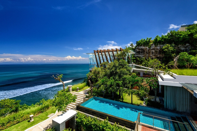 Imagen de la piscina del Hotel Anantara Uluwatu Bali Resort. Foto 16