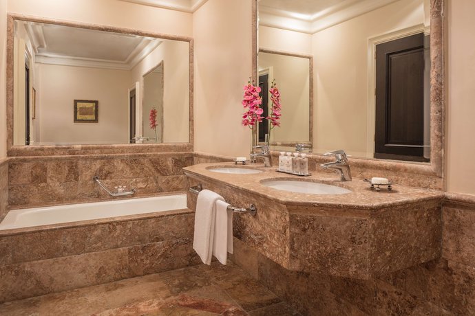 Imagen de la habitación del Hotel Anantara Villa Padierna Palace Benahavís Marbella Resort. Foto 10