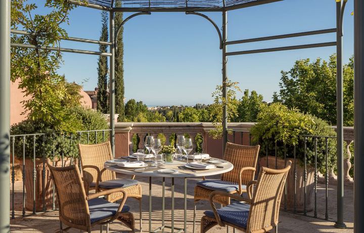 Imagen de los exteriores del Hotel Anantara Villas and Suites Marbella Benahavis. Foto 13