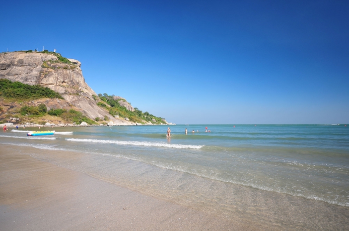 Imagen de los exteriores del Hotel Anantasila Beach Resort Hua Hin. Foto 9