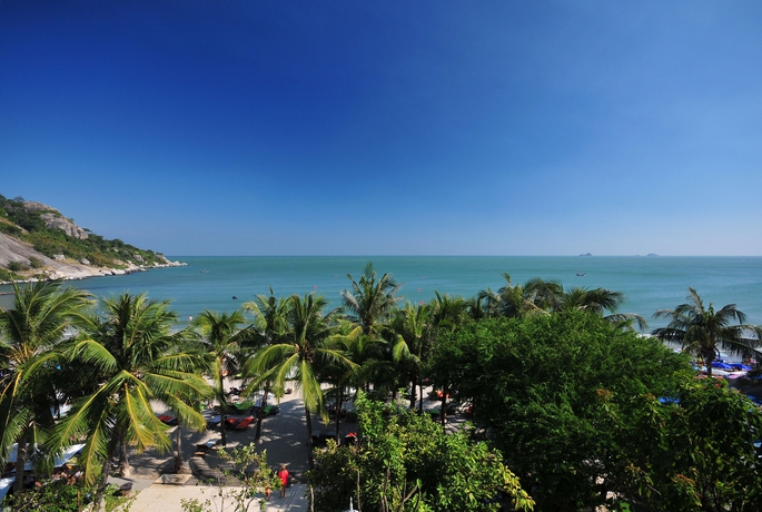 Imagen de los exteriores del Hotel Anantasila Beach Resort Hua Hin. Foto 10