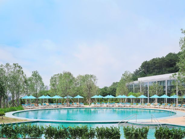 Imagen de la piscina del Hotel Ananti At Busan Village. Foto 14