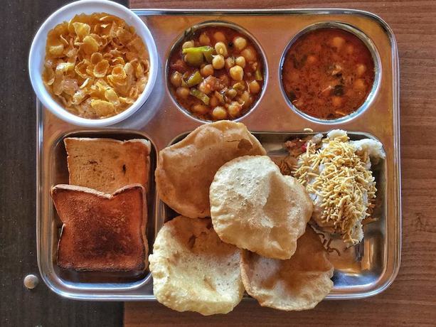 Imagen del bar/restaurante del Hotel Anantra Resort Jaisalmer. Foto 7