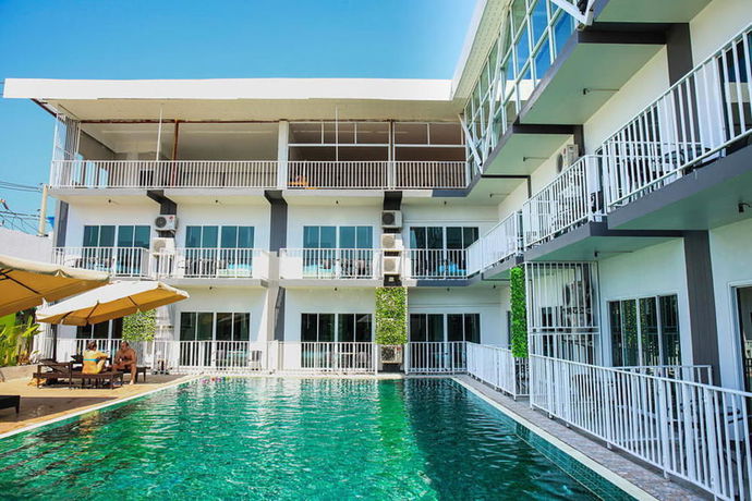 Imagen de la piscina del Hotel Anantra Resort Pattaya. Foto 13