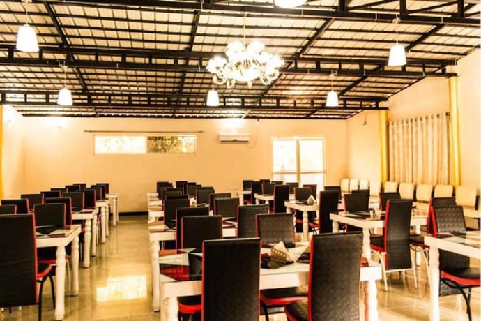 Imagen del bar/restaurante del Hotel Ananya Greens. Foto 6