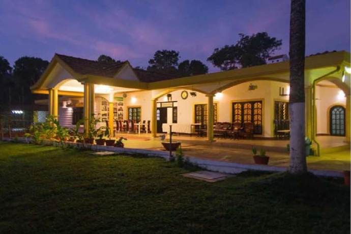 Imagen de los exteriores del Hotel Ananya Greens. Foto 14