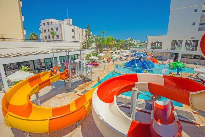 Imagen de la piscina del Hotel Anastasia Apartments. Foto 14