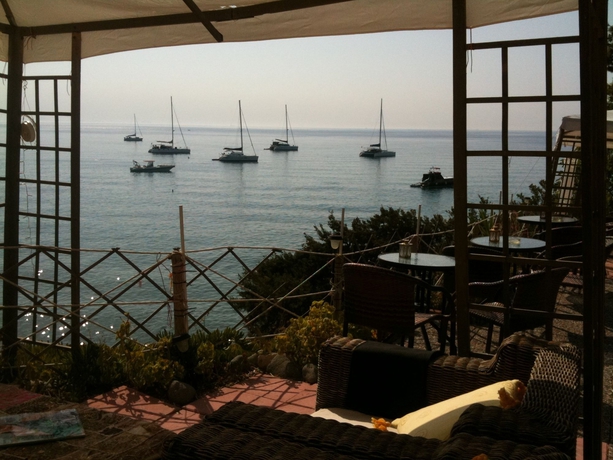 Imagen de los exteriores del Hotel Anatoli, Aegina. Foto 15