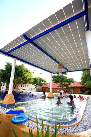 Imagen de la piscina del Hotel Anavilla Tangke Resort. Foto 11