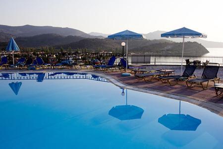 Imagen de la piscina del Hotel Anaxos Hill Village. Foto 14