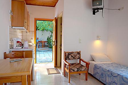 Imagen de la habitación del Hotel Anaxos Hill Village. Foto 5