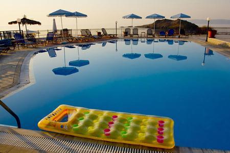 Imagen de la piscina del Hotel Anaxos Hill Village. Foto 15