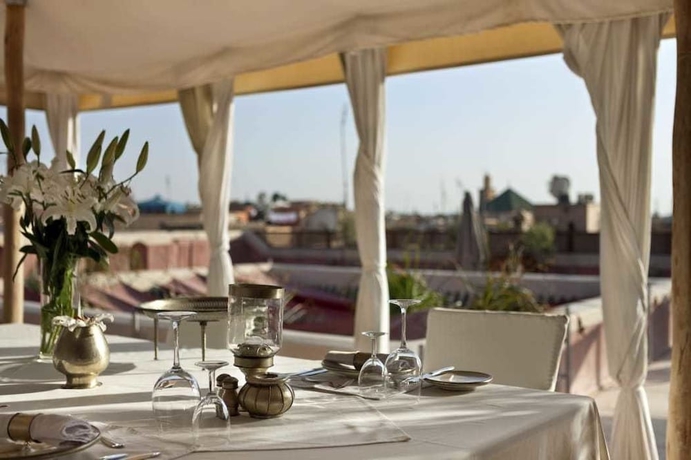 Imagen del bar/restaurante del Hotel Anayela. Foto 3