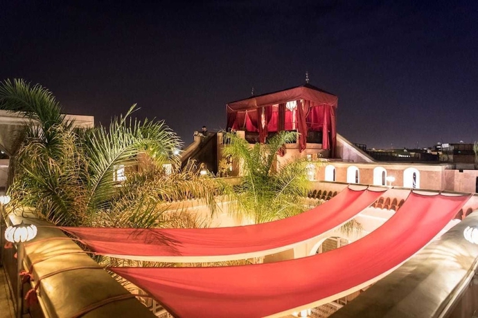 Imagen de los exteriores del Hotel Anayela. Foto 15