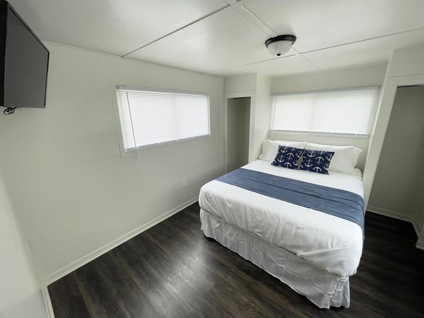 Imagen de la habitación del Hotel Anchor Bay Inn and Suites. Foto 7