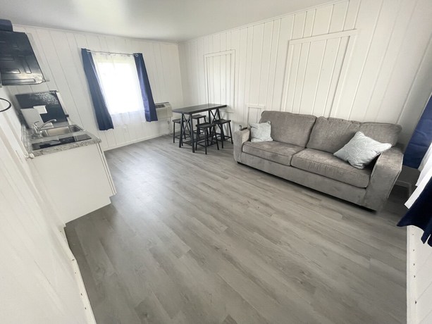 Imagen de la habitación del Hotel Anchor Bay Inn and Suites. Foto 8
