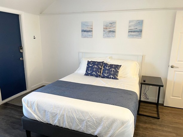 Imagen de la habitación del Hotel Anchor Bay Inn and Suites. Foto 15