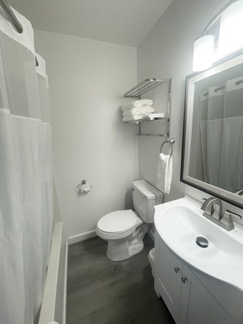 Imagen de la habitación del Hotel Anchor Bay Inn and Suites. Foto 16