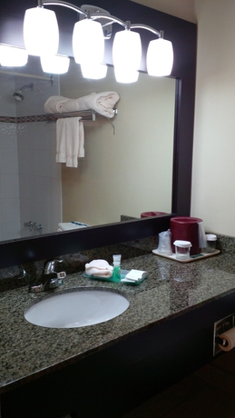 Imagen de la habitación del Hotel Anchor Inn and Suites. Foto 3