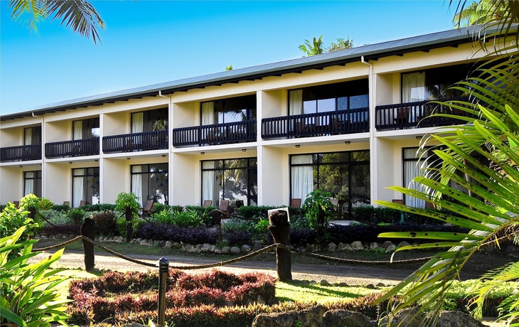 Imagen de los exteriores del Hotel Anchorage Beach Resort. Foto 9