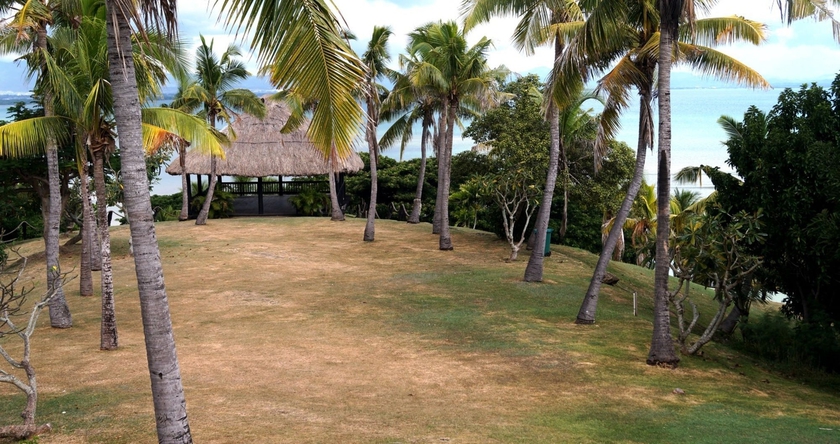 Imagen de los exteriores del Hotel Anchorage Beach Resort. Foto 10