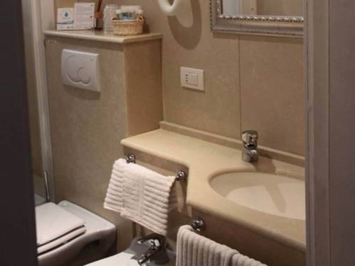 Imagen de la habitación del Hotel Ancora Riviera. Foto 9