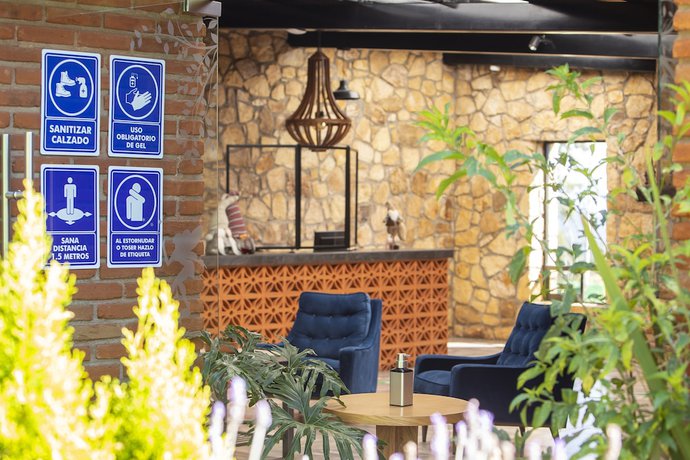 Imagen de los interiores del Hotel And Glamping Huasca Sierra Verde. Foto 19