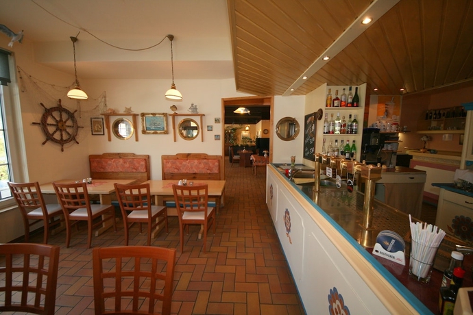 Imagen del bar/restaurante del Hotel And Restaurant Albatros. Foto 4