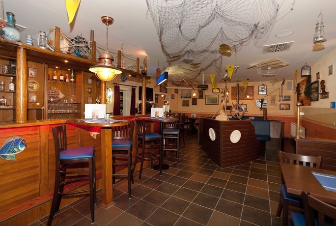 Imagen del bar/restaurante del Hotel And Restaurant Albatros. Foto 7