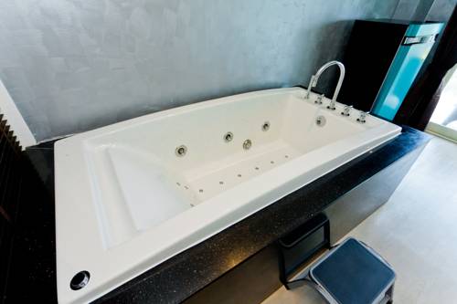 Imagen de la habitación del Hotel Anda Beachside. Foto 7