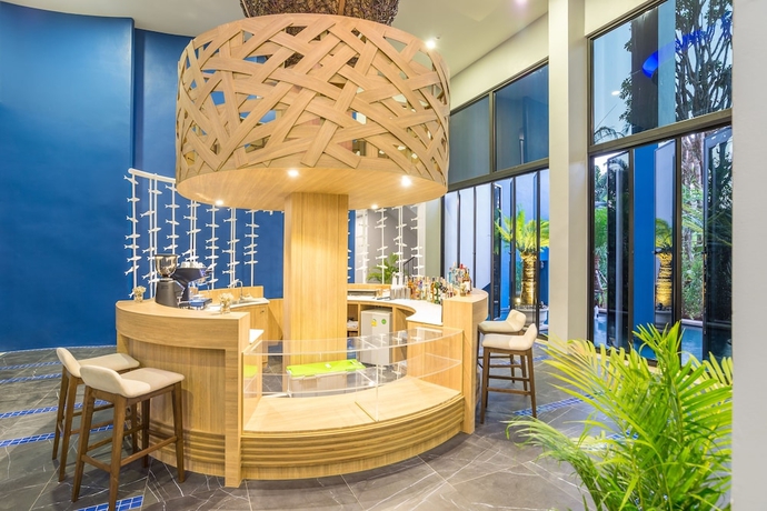 Imagen del bar/restaurante del Hotel Anda Sea Tales Resort. Foto 2