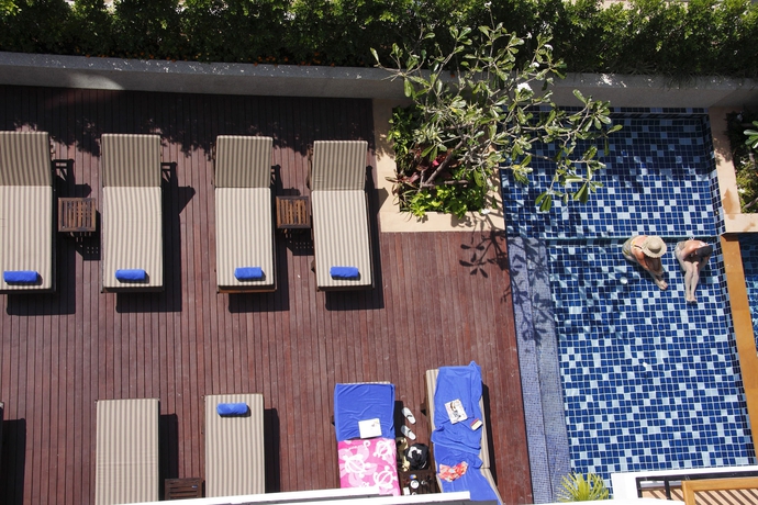 Imagen de la piscina del Hotel Andakira. Foto 16