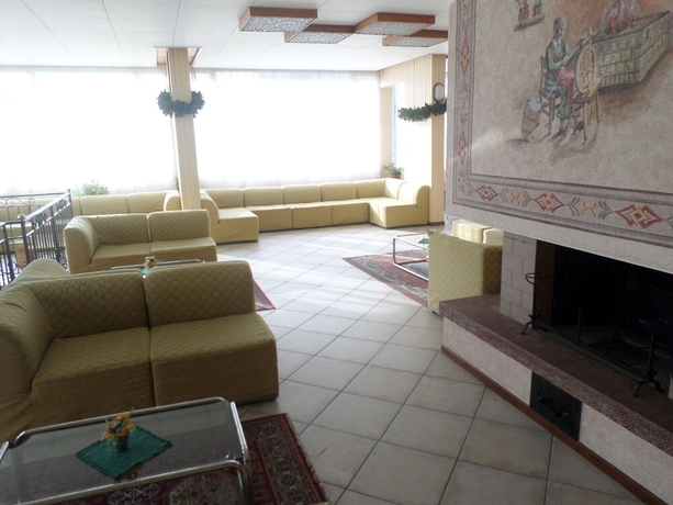 Imagen de los interiores del Hotel Andalo. Foto 14