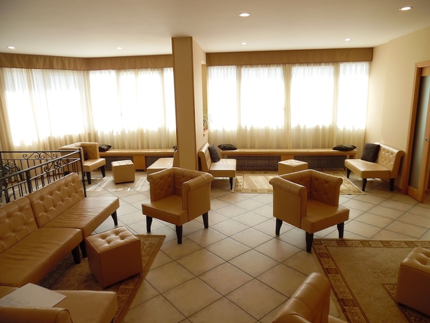 Imagen del bar/restaurante del Hotel Andalo. Foto 5